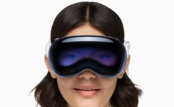 Apple reportedly cut hundreds of people from Siri, Vision Pro team