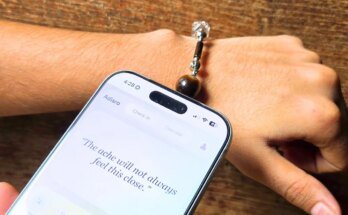 I tried a smart bracelet as a digital diary and mood calendar. It’s weird, but it works.