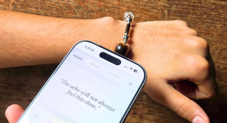 I tried a smart bracelet as a digital diary and mood calendar. It’s weird, but it works.